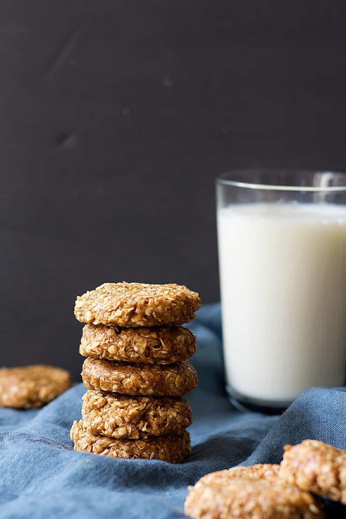 No bake peanut butter oatmeal cookies are the best snack ever! They're ready in 15 minutes and call for only 4 ingredients! 