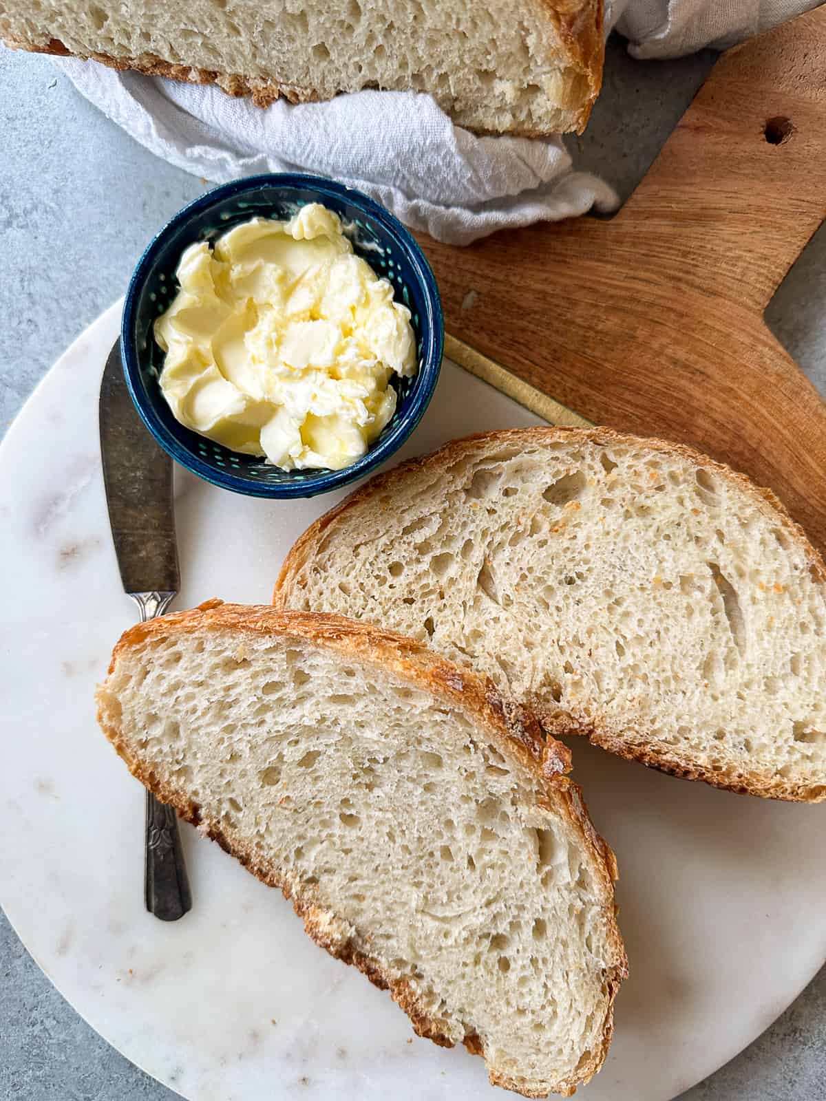 The best and easiest no knead bread recipe! This Dutch oven bread has a golden crispy crust and is soft and chewy on the inside. The recipe calls for only 4 ingredients and includes minimal prep time. 