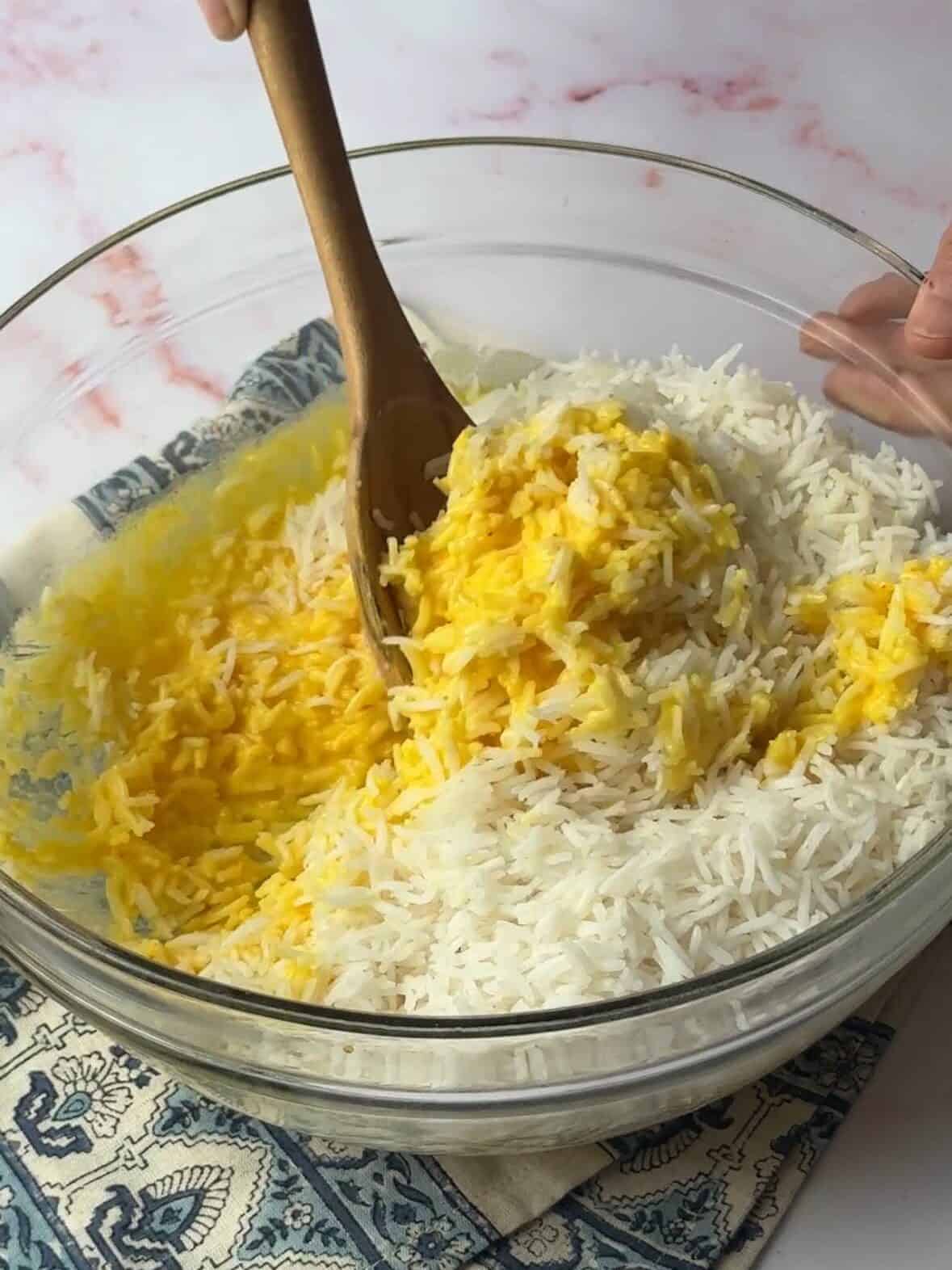 Mix the eggs, yogurt, oil, saffron and salt with the par cooked rice. 