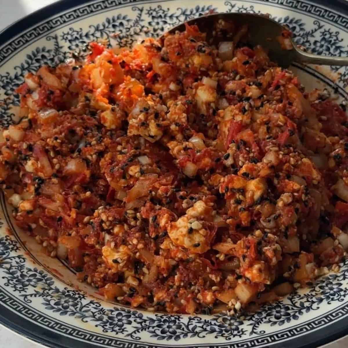 How to Make Biberli Ekmek mix topping ingredients for Hatay pepper bread well
