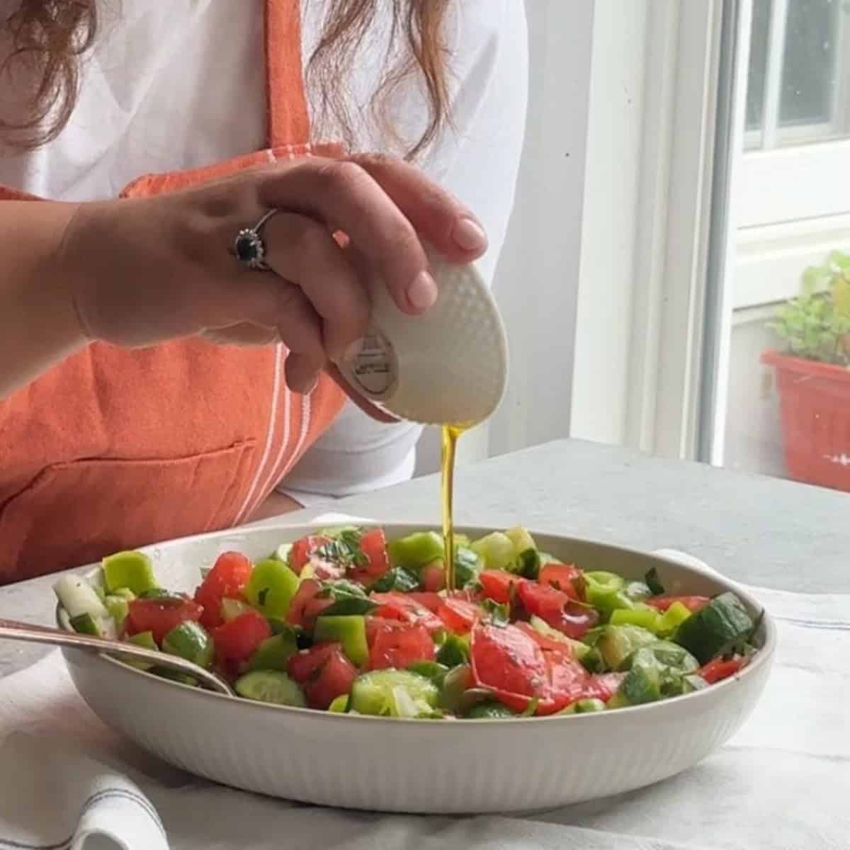 How to Make Çoban Salatası add dressing to coban salatasi, let sit, and serve