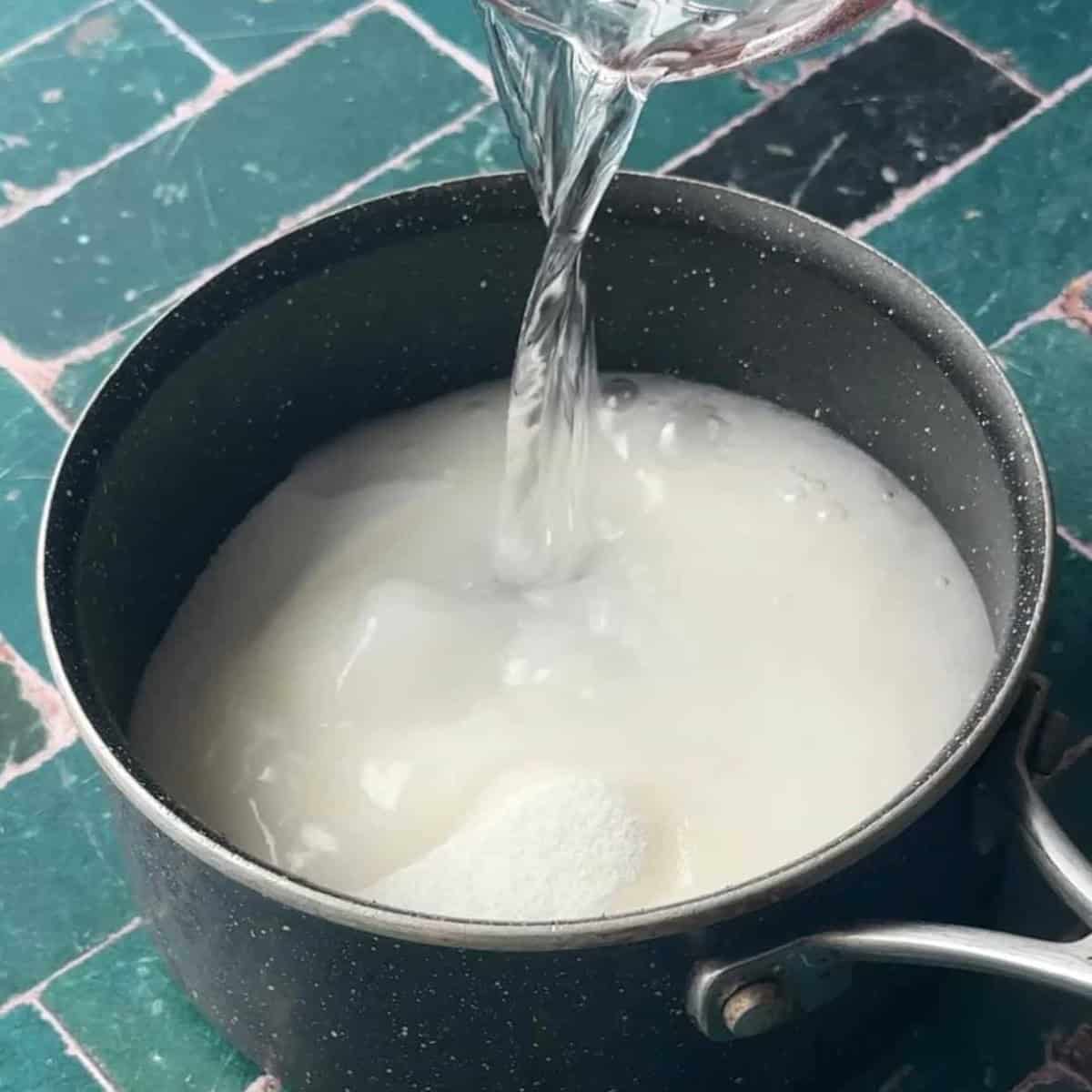 simple syrup in a sauce pan
