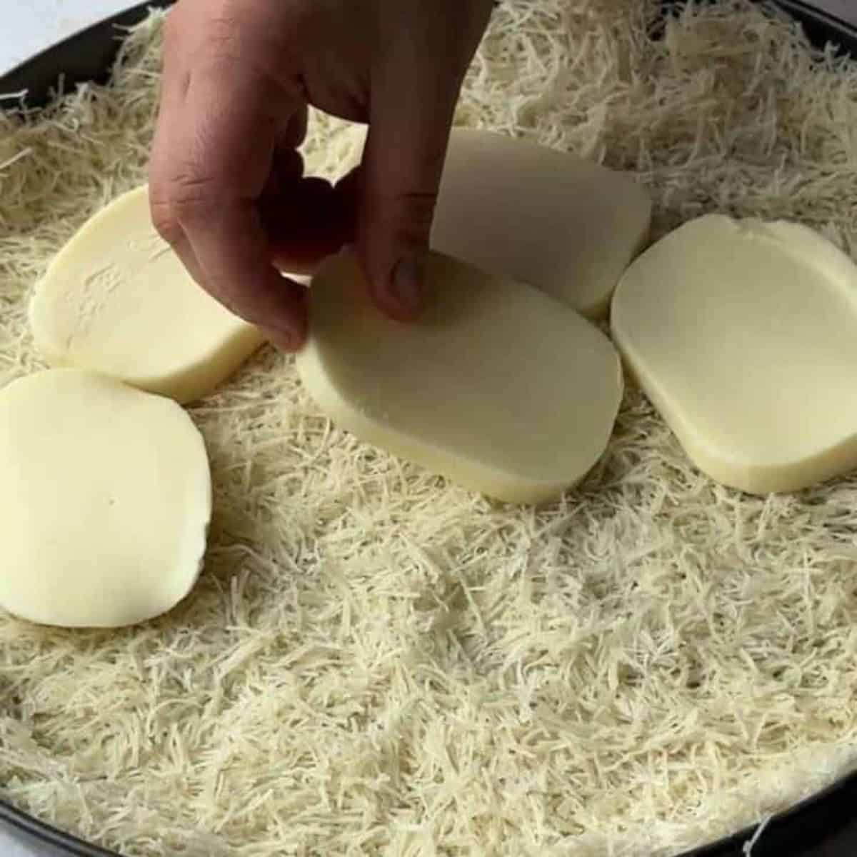 Mozzarella cheese was distributed evenly over the katayif