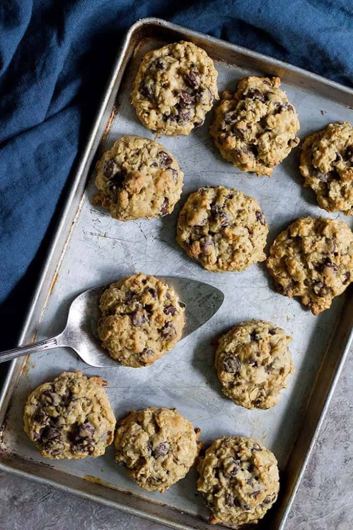Looking for delicious Christmas desserts? You're in the right place. From cookies and cakes to chocolate desserts, you can find them all here! These holiday desserts are easy  and so tasty, perfect with a cup of tea or hot chocolate if you fancy! 