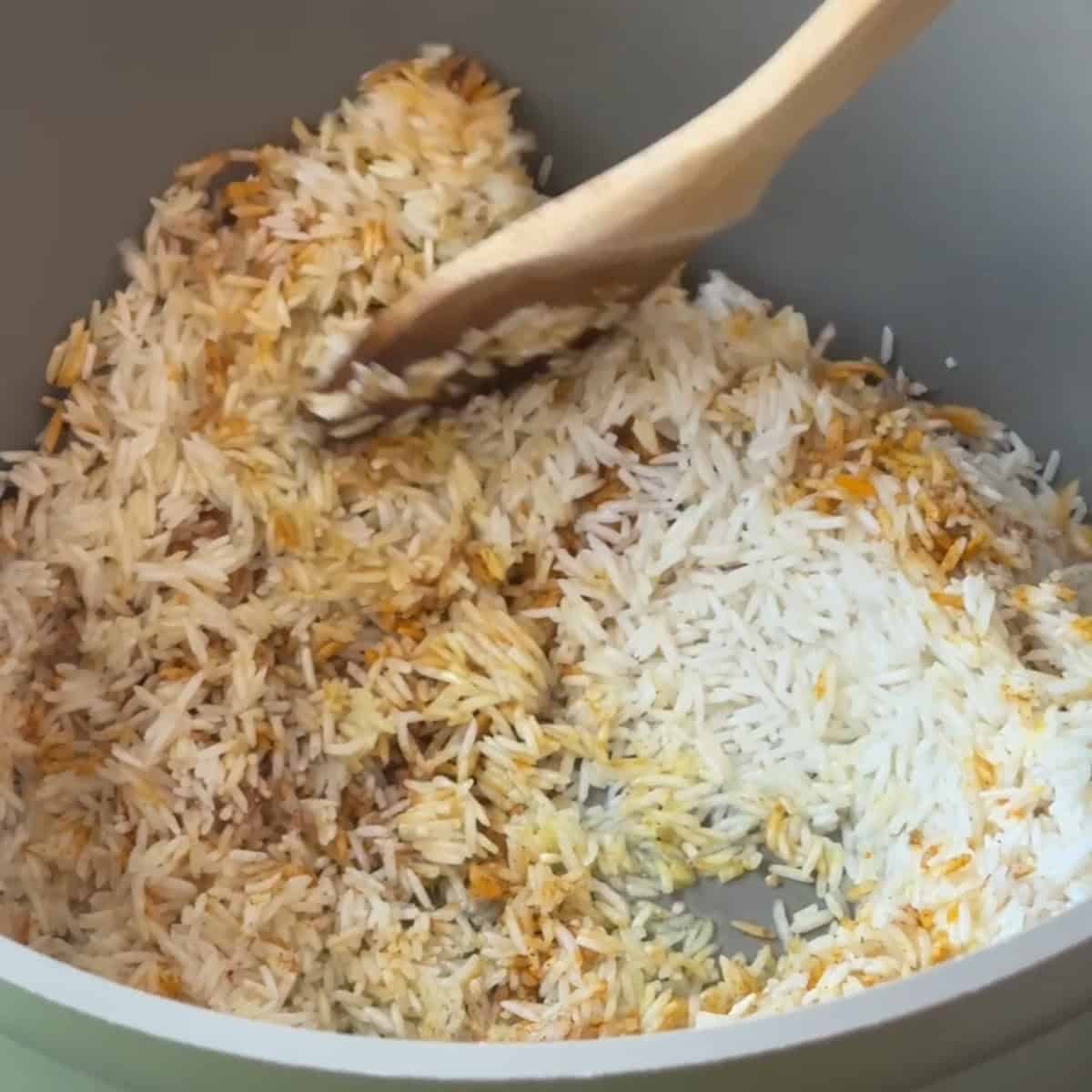 How to Make Machboos mix rice and spices well in pot
