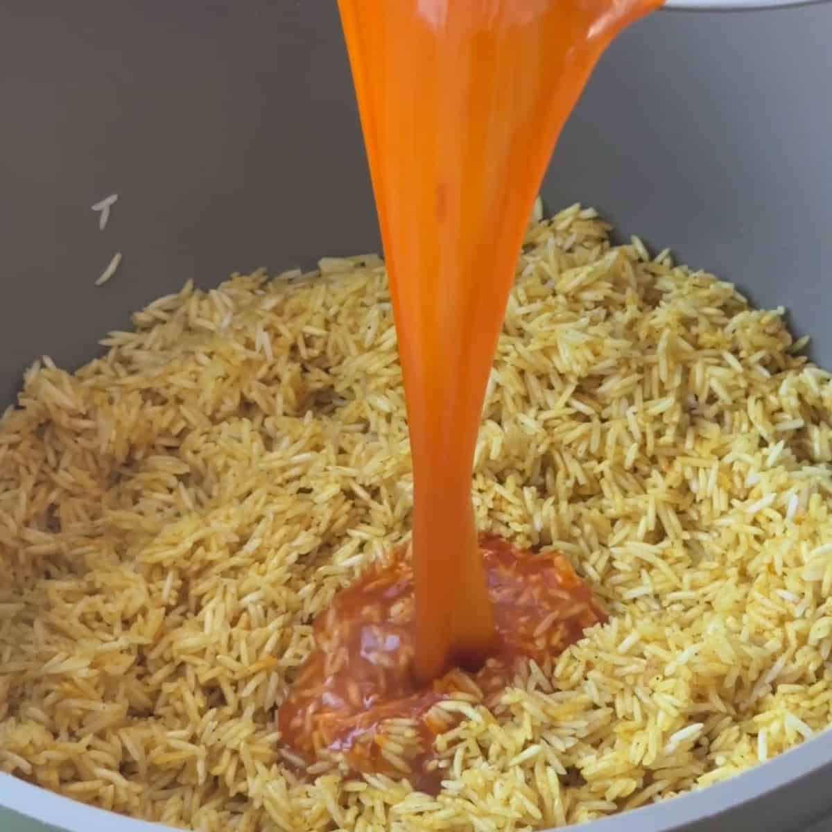 How to Make Machboos add reserved machboos broth to rice