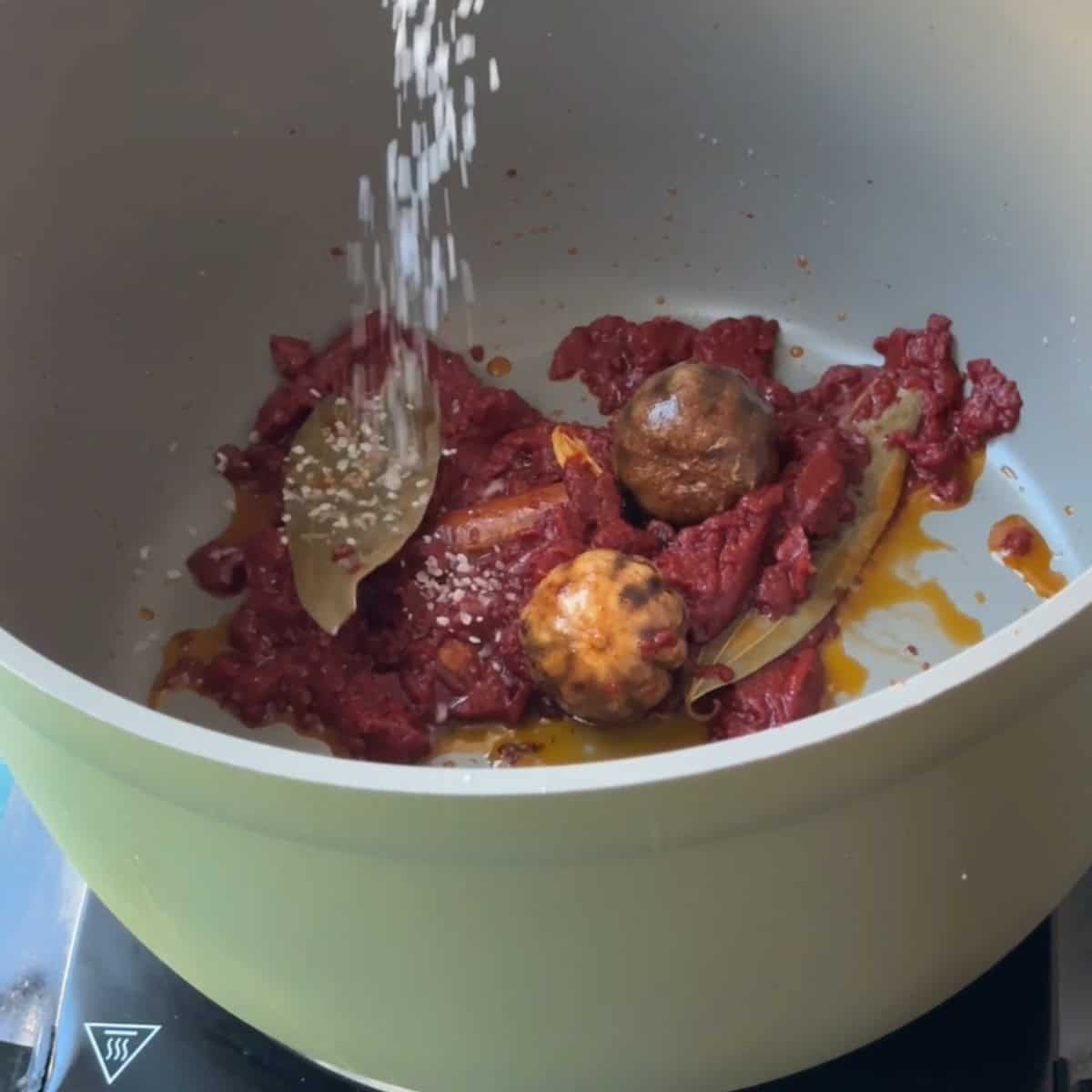 How to make machboos add your salt and sauté for a few short minutes