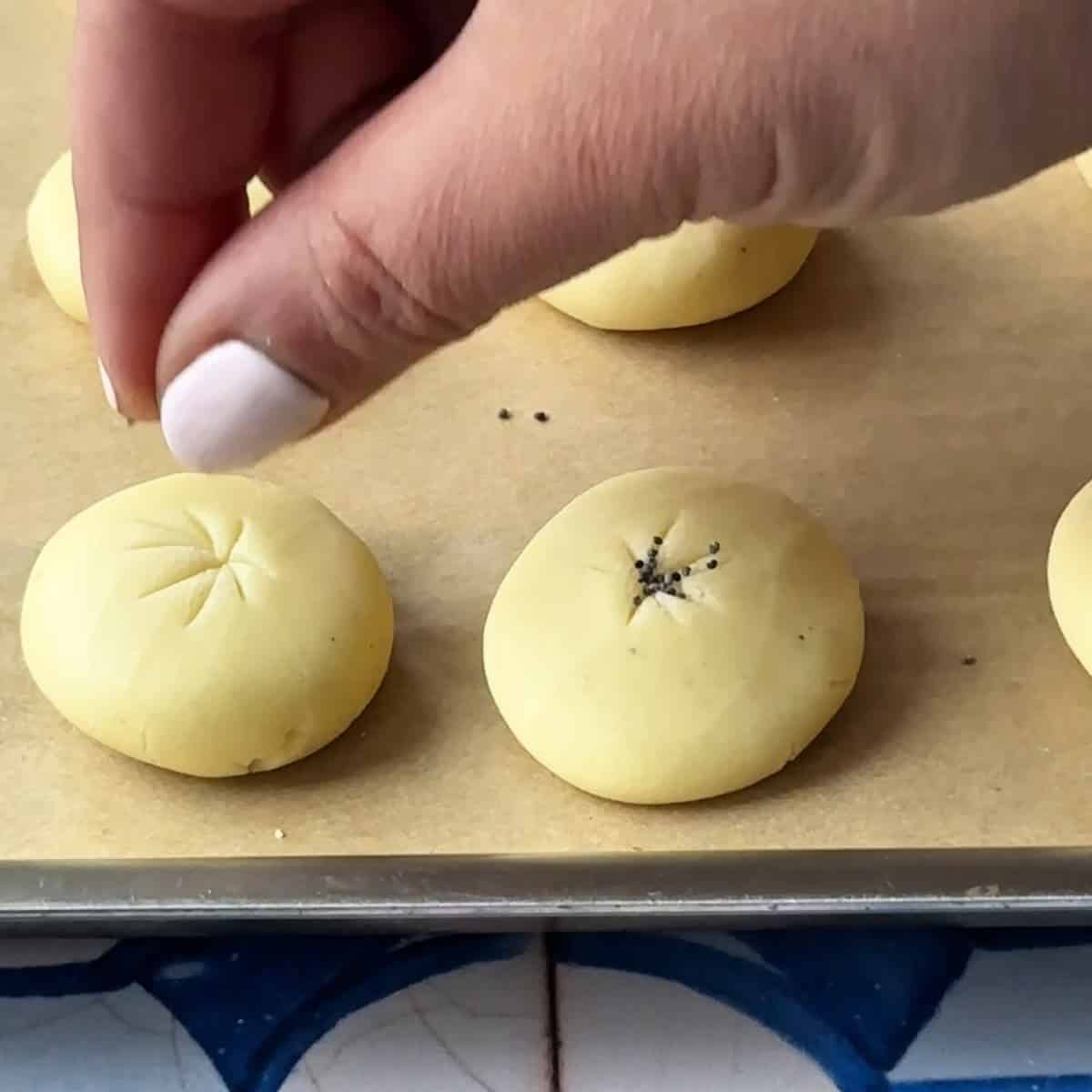 sprinkle poppy seeds on top of cookies