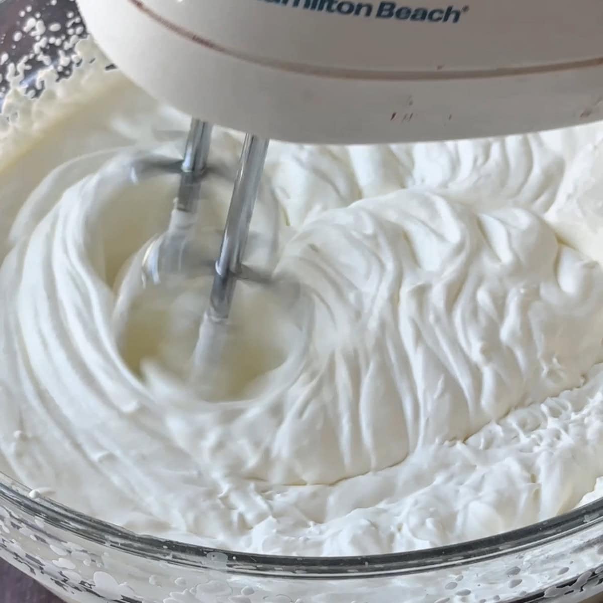 preparing the whipped cream layer for trilece