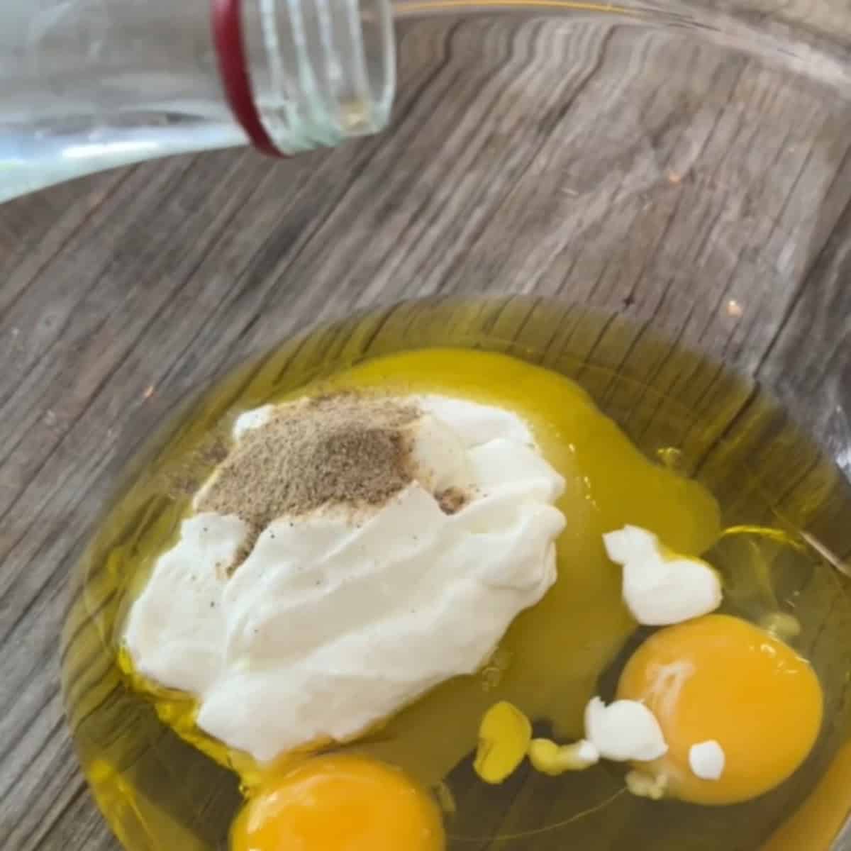 In a bowl mix the eggs, sugar, olive oil, yogurt and rosewater and cardamom.