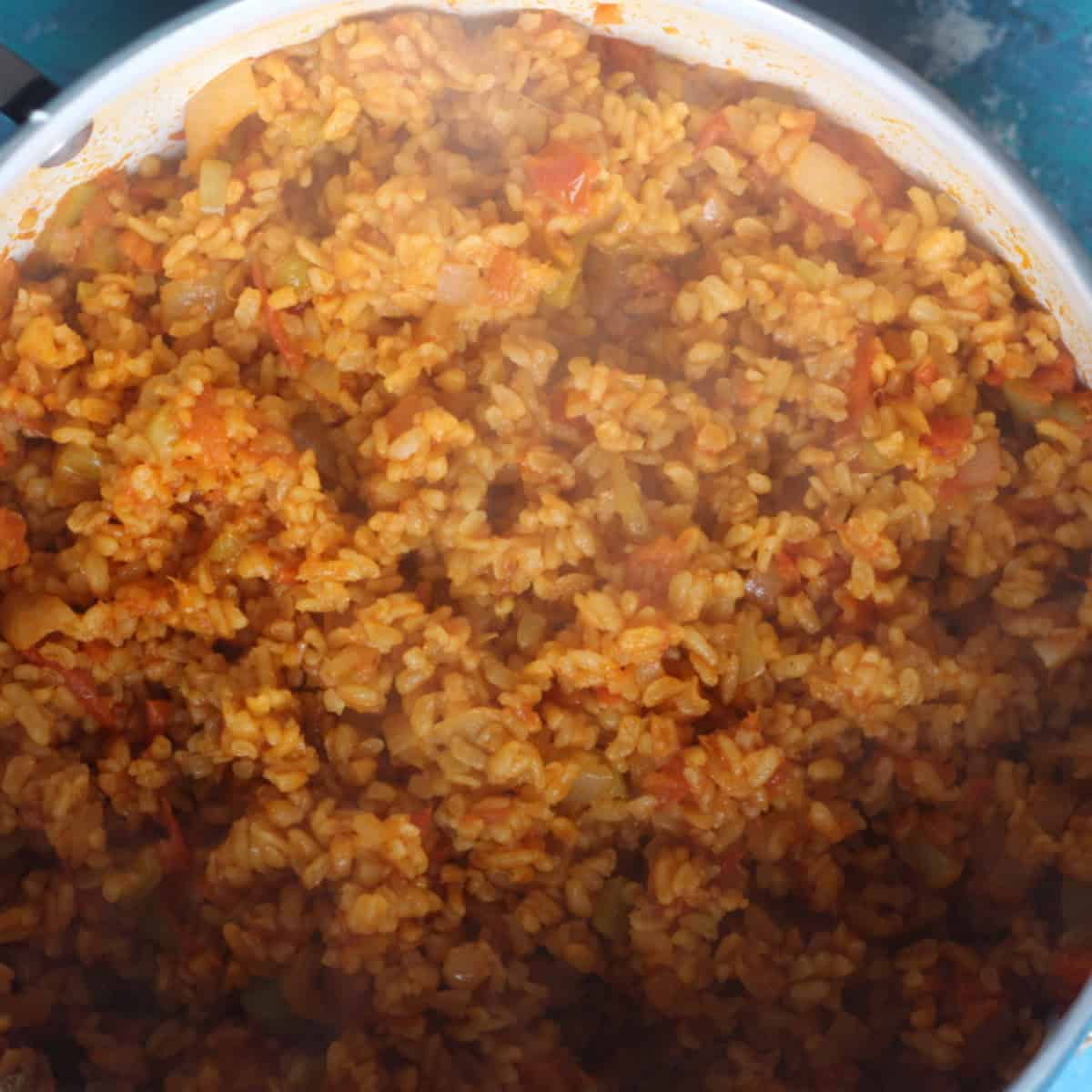 Fluff the bulgur pilaf with a fork.