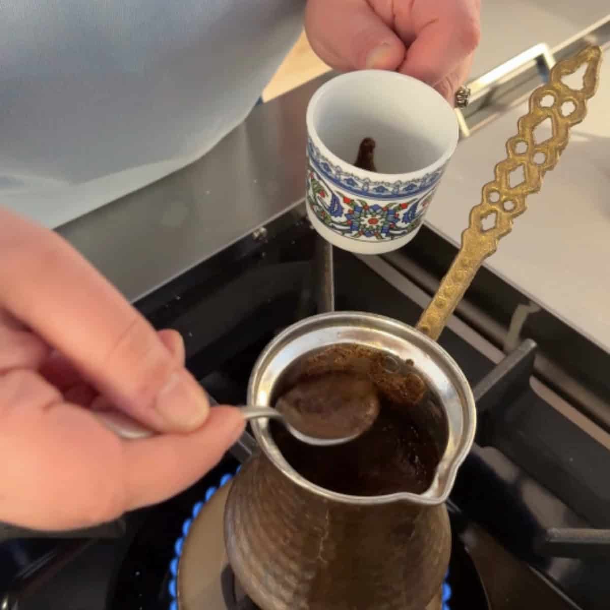 Spoon the foam into cups.