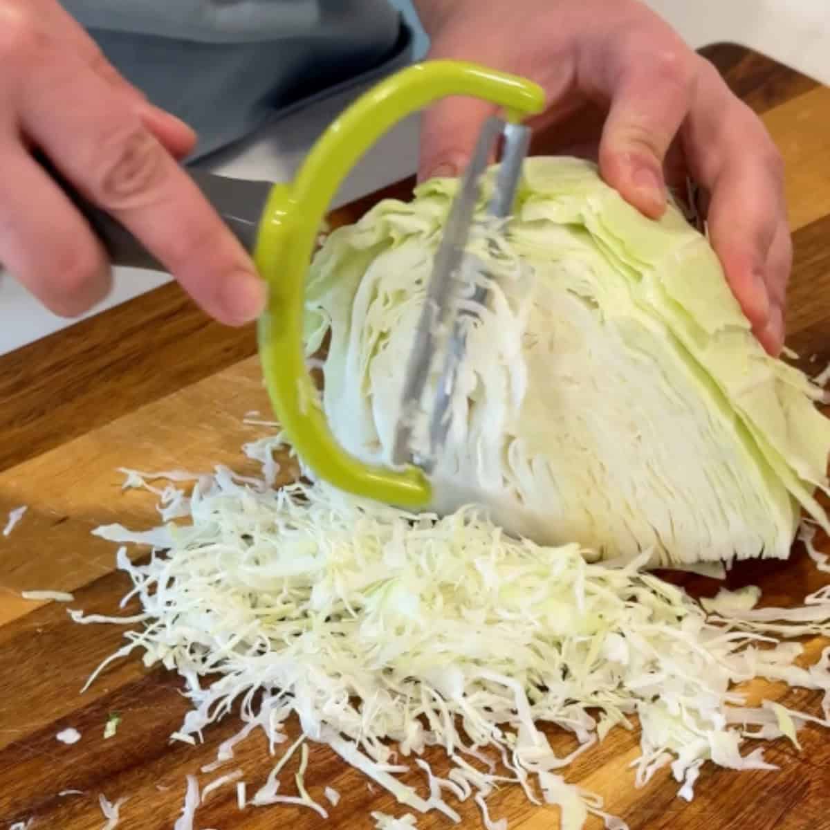 Shred the cabbage. 