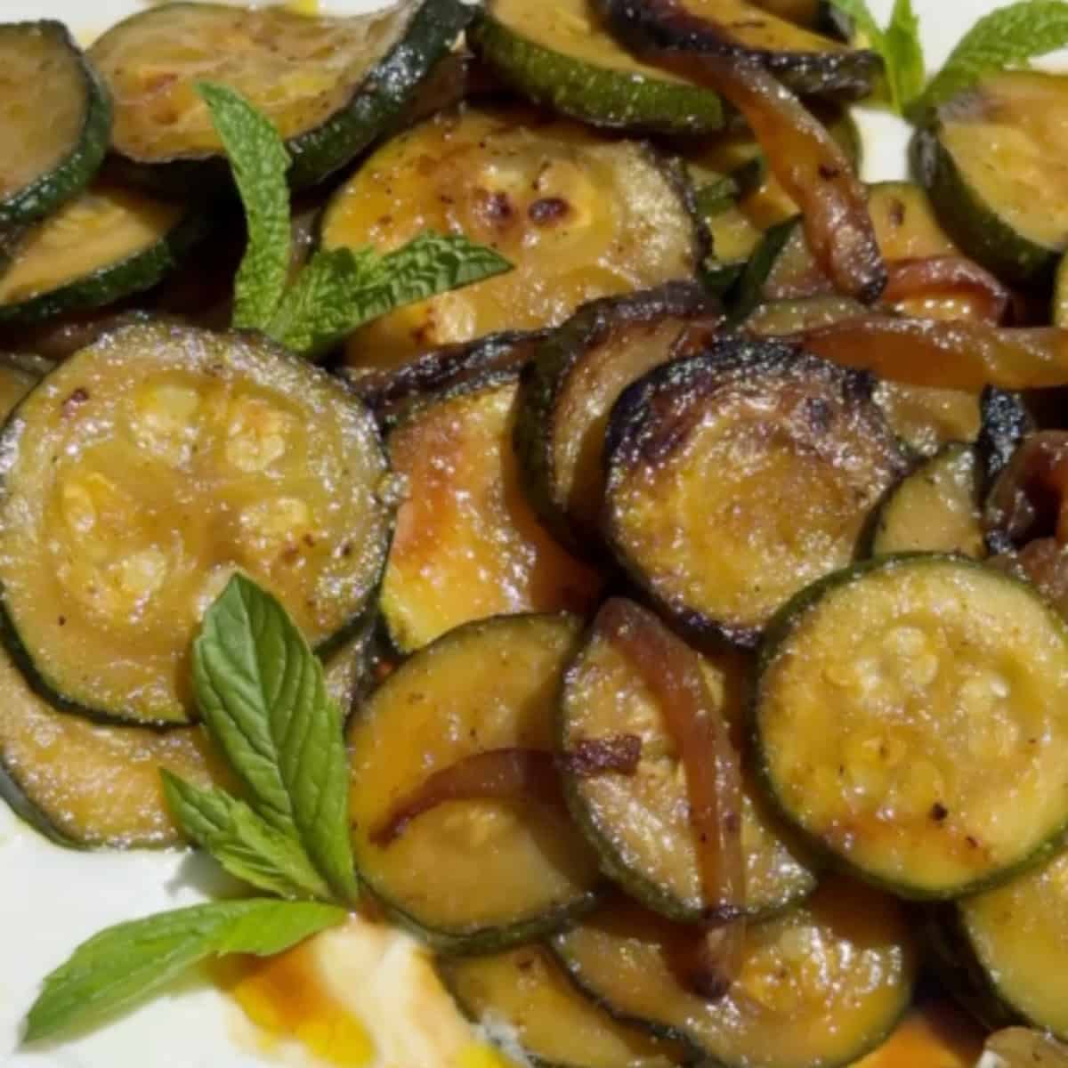Arrange the zucchini on the yogurt.