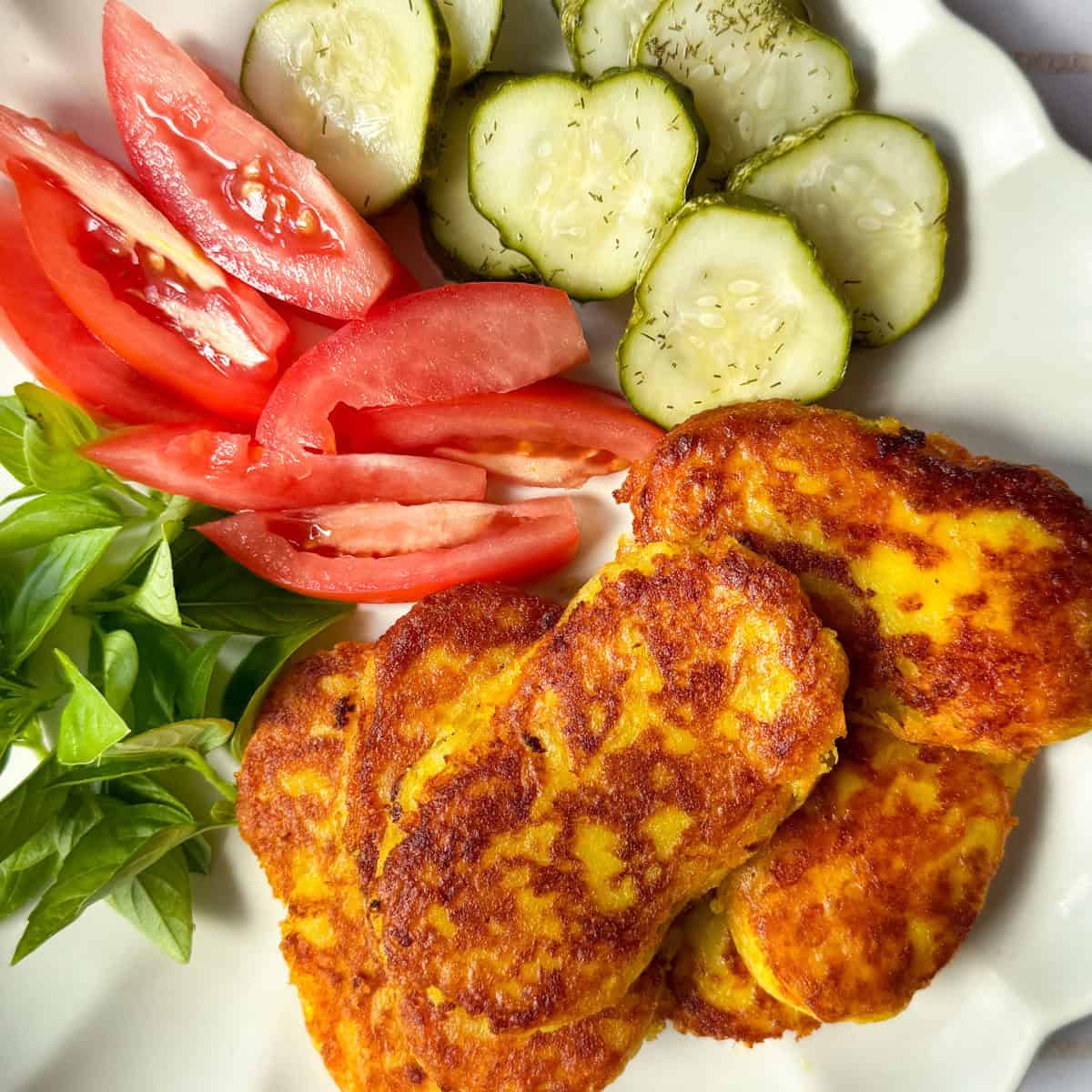 Serve with tomatoes, pickles and herbs.